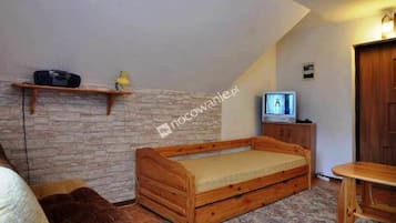 Classic Triple Room, Berbilang Katil, Mountain View (nr 9) | Seterika/papan seterika, Wi-fi percuma, cadar katil
