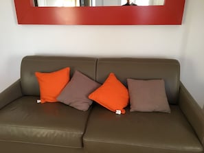 Interior - Beautiful waterfront apartment, air-conditioned, panoramic sea view, beach 50 m'away (Pietrosella)