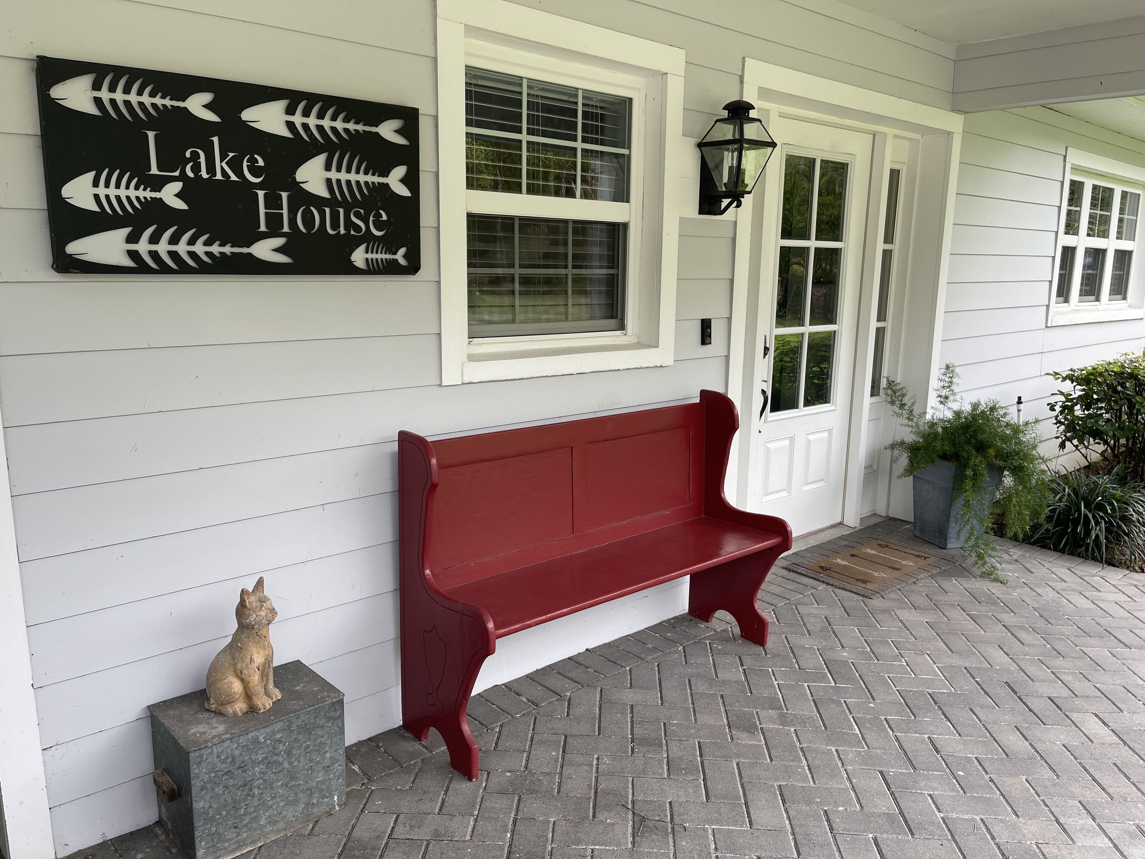 Beautiful lake front home.  Great bass fishing.  Close to Moffitt Cancer Center