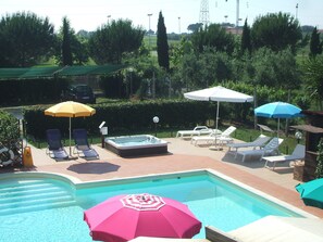 حمّام سباحة خارجي