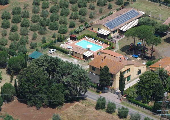 المنشأة من الخارج