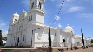 A large white church with a bell tower and dome, featuring a grand entrance and steps leading up to it. - Brisas Hotel (Matagalpa)