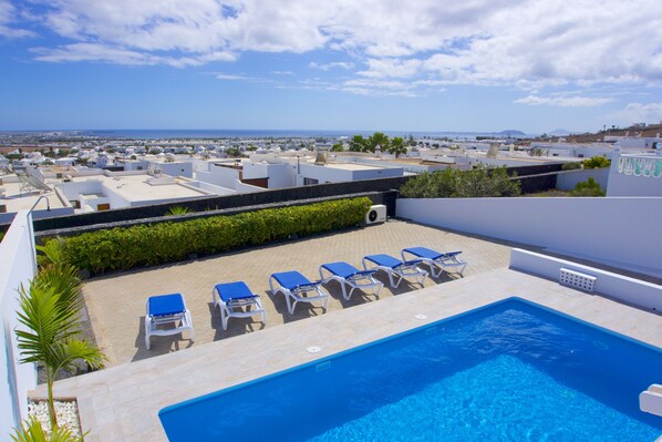 Piscine extérieure, piscine chauffée