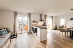 TV, table tennis - Weinberg Apartments, apartments for 4 persons with Brixen South Tyrol Guest Pass (Raas)