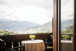 Outdoor dining - Weinberg Apartments, apartments for 4 persons with Brixen South Tyrol Guest Pass (Raas)