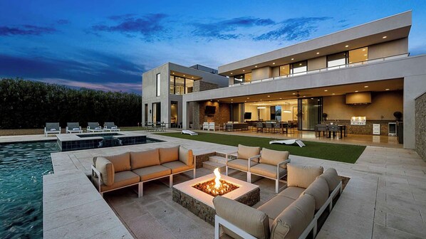 Piscine extérieure, piscine chauffée