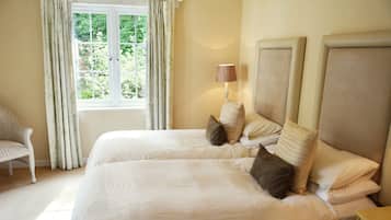 2 bedrooms, iron/ironing board, travel crib, internet