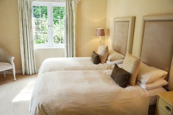 2 bedrooms, iron/ironing board, travel crib, internet