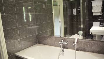 Een bad, een haardroger