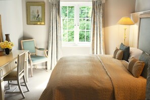 2 chambres, fer et planche à repasser, lit de bébé portatif
