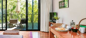 Cloudsong Chalet 2 - LÀhellÀ kylÀn keskustaa!