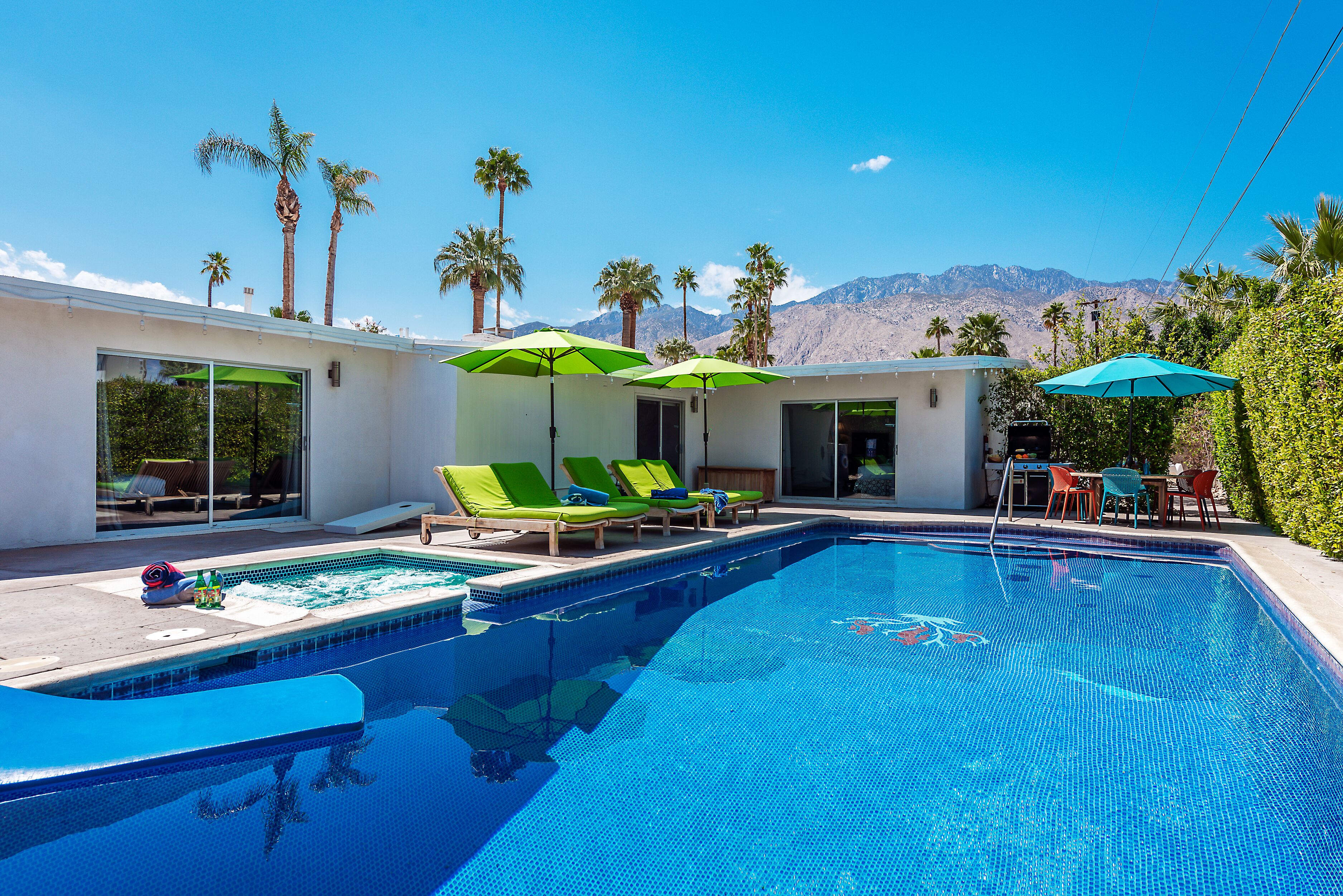 PS Peacock: Updated Mid-Century in Sunrise Park: Minutes to Downtown