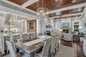 Dining - Amazing Sandestin Beach House-4 BR 3.5 BA, Golf Cart, Lux Amenities, Discounts (Miramar Beach)