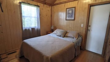 1 bedroom, bed sheets