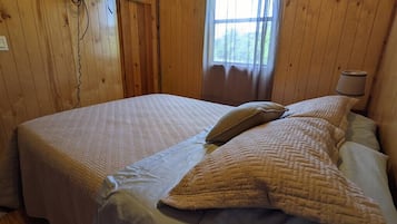 1 bedroom, bed sheets