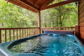 Outdoor spa tub - Stocked Fishing Pond-Convenient to all of Pigeon Forge-Internet-Hot Tub-Great Cabin Getaway for 6! (Sevierville)