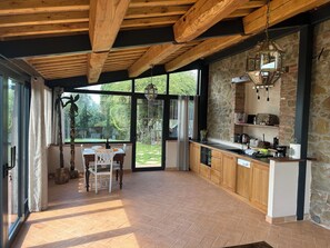 ثلاجة، ميكروويف، موقد طهي مسطح، غسالة أطباق