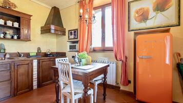 Refrigerador, microondas, parrilla de estufa y lavavajillas