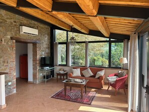 Smart TV, fireplace, table tennis, books - Frantoio home with pool and Jacuzzi in the Fontanaro estate (PACIANO)
