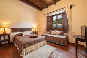 1 bedroom, desk, free WiFi, bed sheets