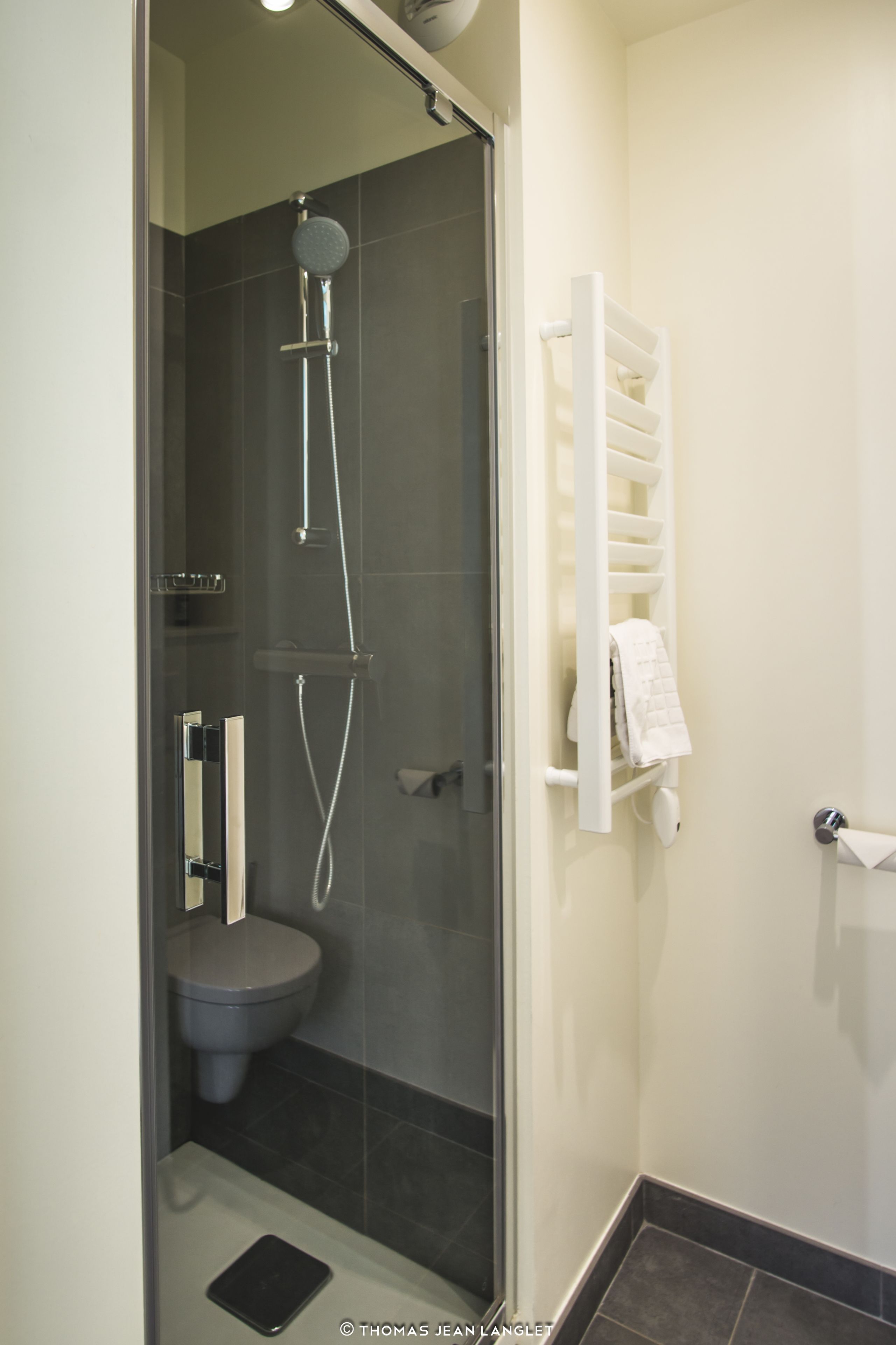 standard double room | bathroom shower
