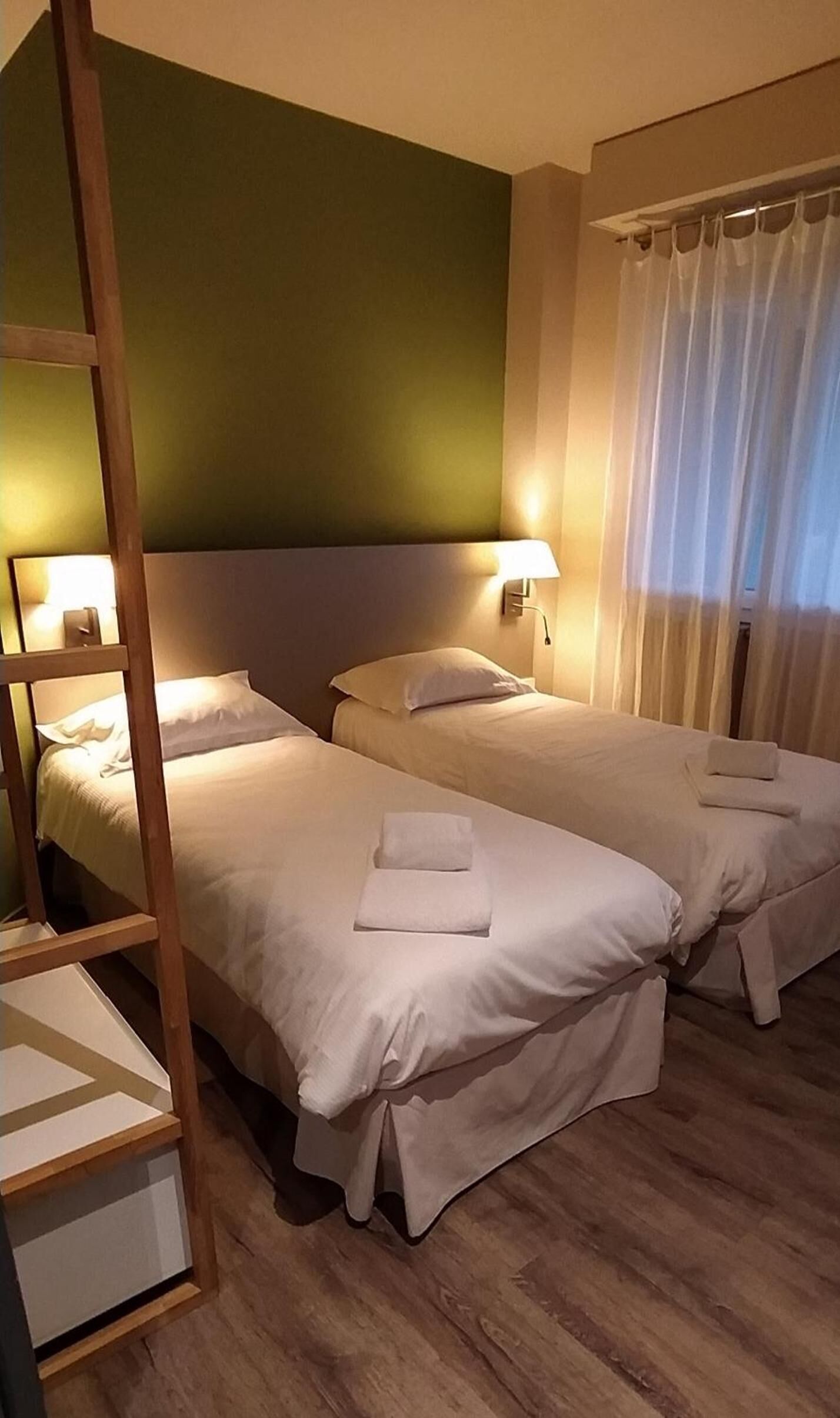 2 bedrooms, premium bedding, individually decorated