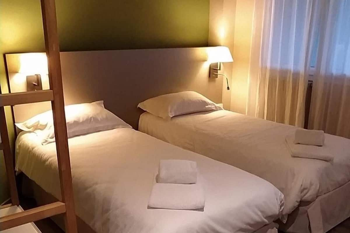 2 bedrooms, premium bedding, individually decorated