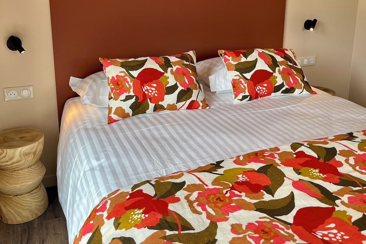 Deluxe kamer, 1 twee- of 2 eenpersoonsbedden | 2 slaapkamers, luxe beddengoed, individueel gedecoreerd