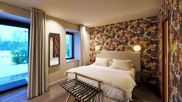 Premium bedding, individually decorated, individually furnished, desk