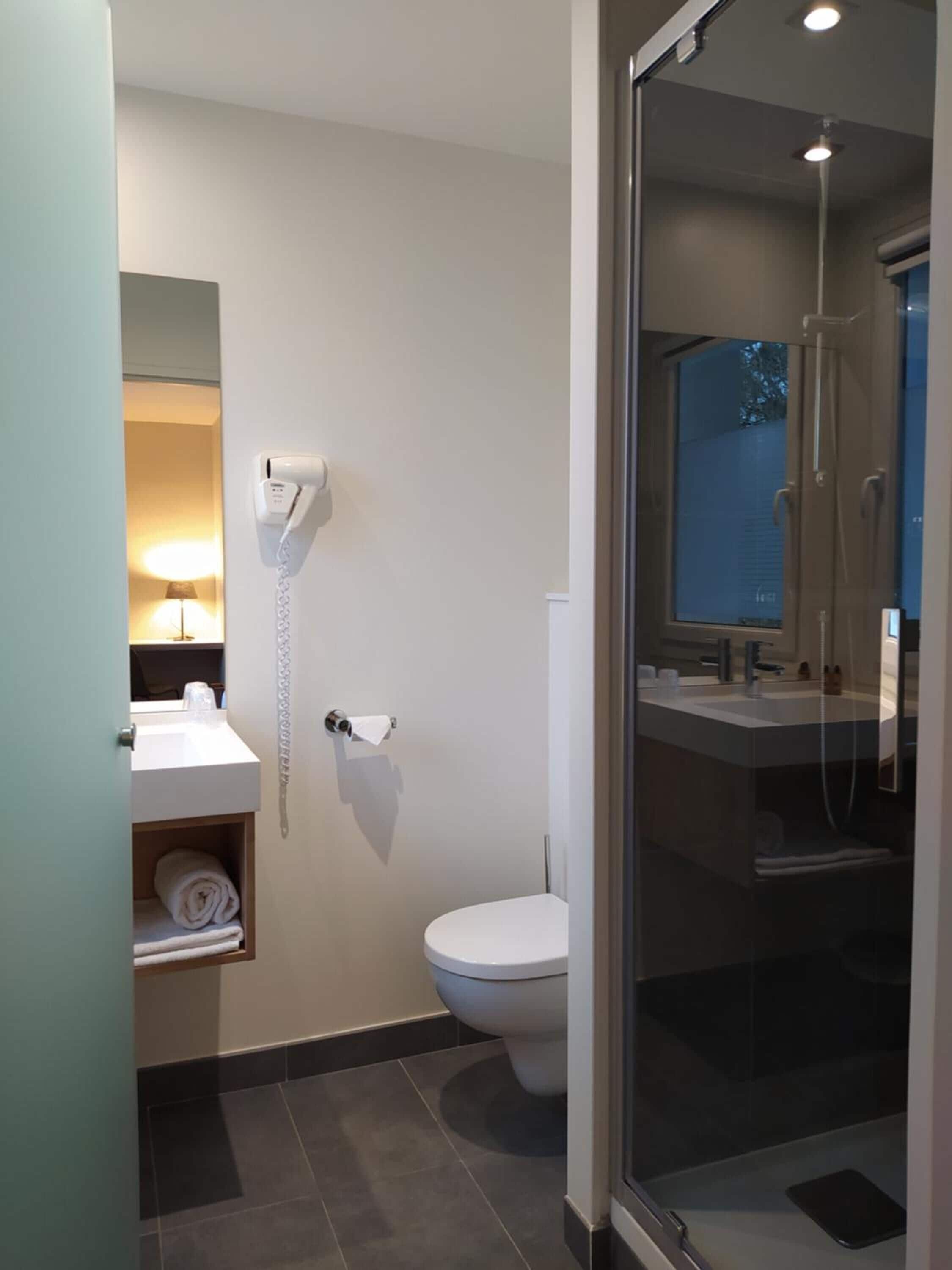 shower, free toiletries, hair dryer, towels