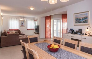 Smart TV, table football