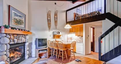 Loft Condo A210 hat zwei Ebenen mit einem offenen Raum (es gibt keine Schlafzimmer)