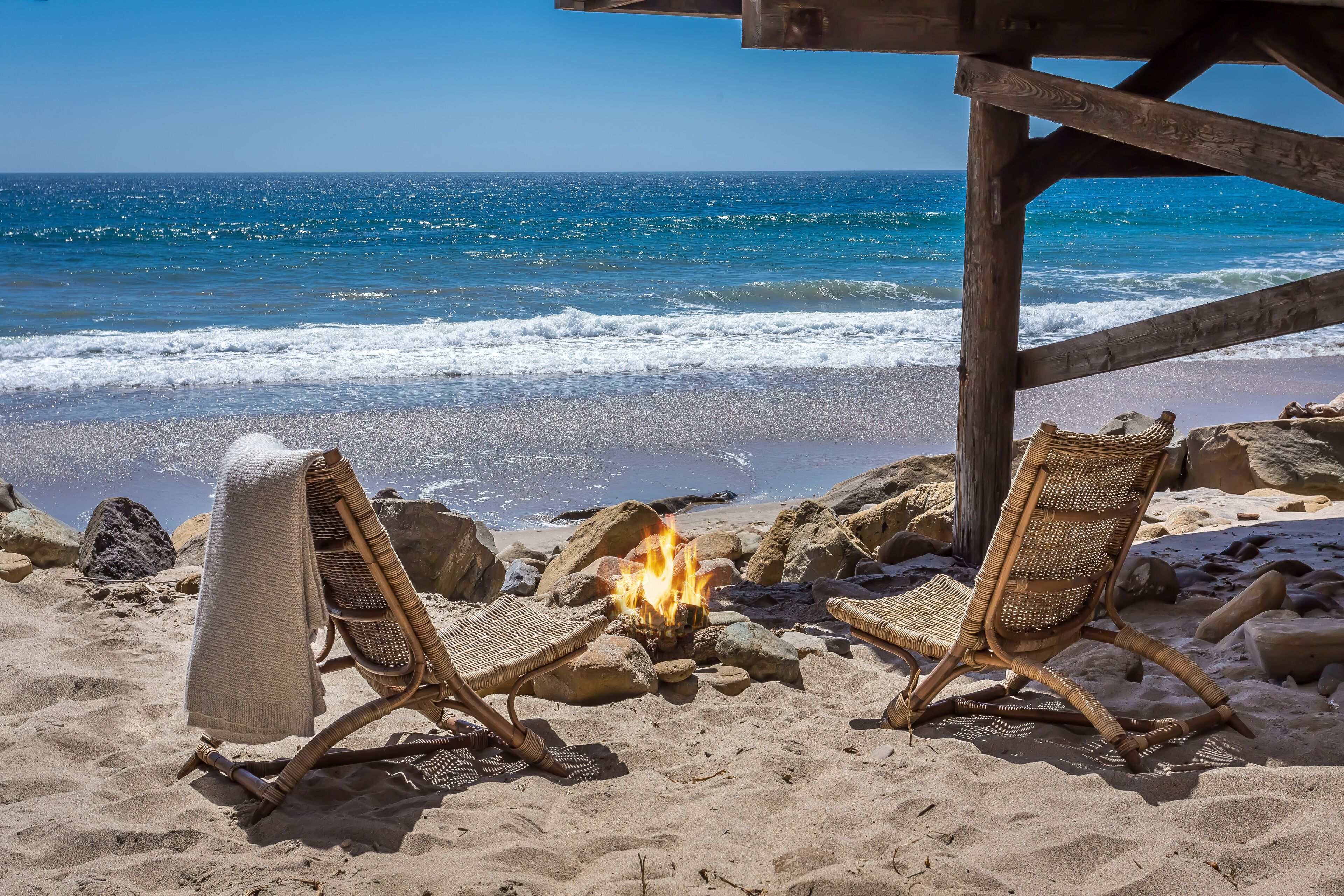 Malibu Beach 3 bedrooms. End of SUMMER SPECIAL