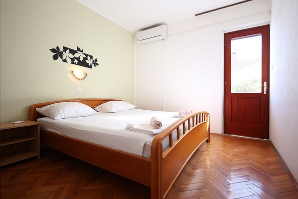 2 slaapkamers, een strijkplank/strijkijzer, wifi, beddengoed