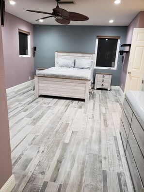 4 bedrooms, desk, iron/ironing board, WiFi