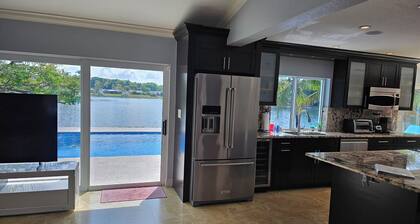 RESORT POOL HOME / LAKE VIEW