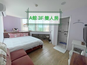 Classic Double Room | Desk, blackout drapes, soundproofing, free WiFi - Yi-Jing B&B (Hualien City)