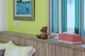 Classic Quadruple Room | Desk, blackout drapes, soundproofing, free WiFi - Yi-Jing B&B (Hualien City)