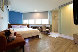 Classic Double Room | Desk, blackout drapes, soundproofing, free WiFi - Yi-Jing B&B (Hualien City)
