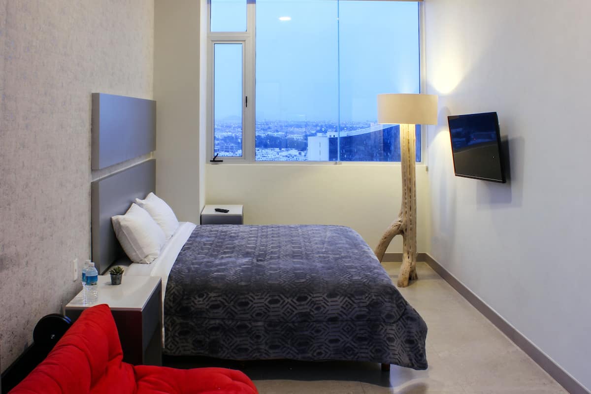 Suite de lujo, 2 habitaciones, no fumadores | 2 dormitorios, cortinas opacas, tabla de planchar con plancha