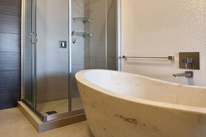 Luxury Suite, 2 Bedrooms, Non Smoking | Bathroom | Shower, rainfall showerhead, free toiletries, hair dryer - Lâviu B&B Luxe Suites (San Andrés Cholula)
