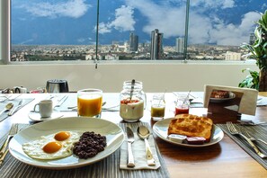 Daily continental breakfast (MXN 120 per person) - Lâviu B&B Luxe Suites (San Andrés Cholula)