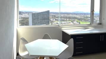 Family Suite, 2 Bedrooms, Non Smoking | Private kitchen