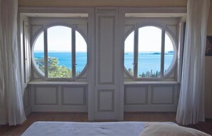 8 Schlafzimmer, Zimmersafe, Schreibtisch, Bügeleisen/Bügelbrett