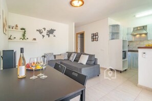 TV - Cozy apartment in a good area (Son Carrió)