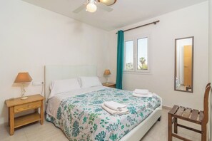 2 bedrooms, desk, iron/ironing board, WiFi - Cozy apartment in a good area (Son Carrió)