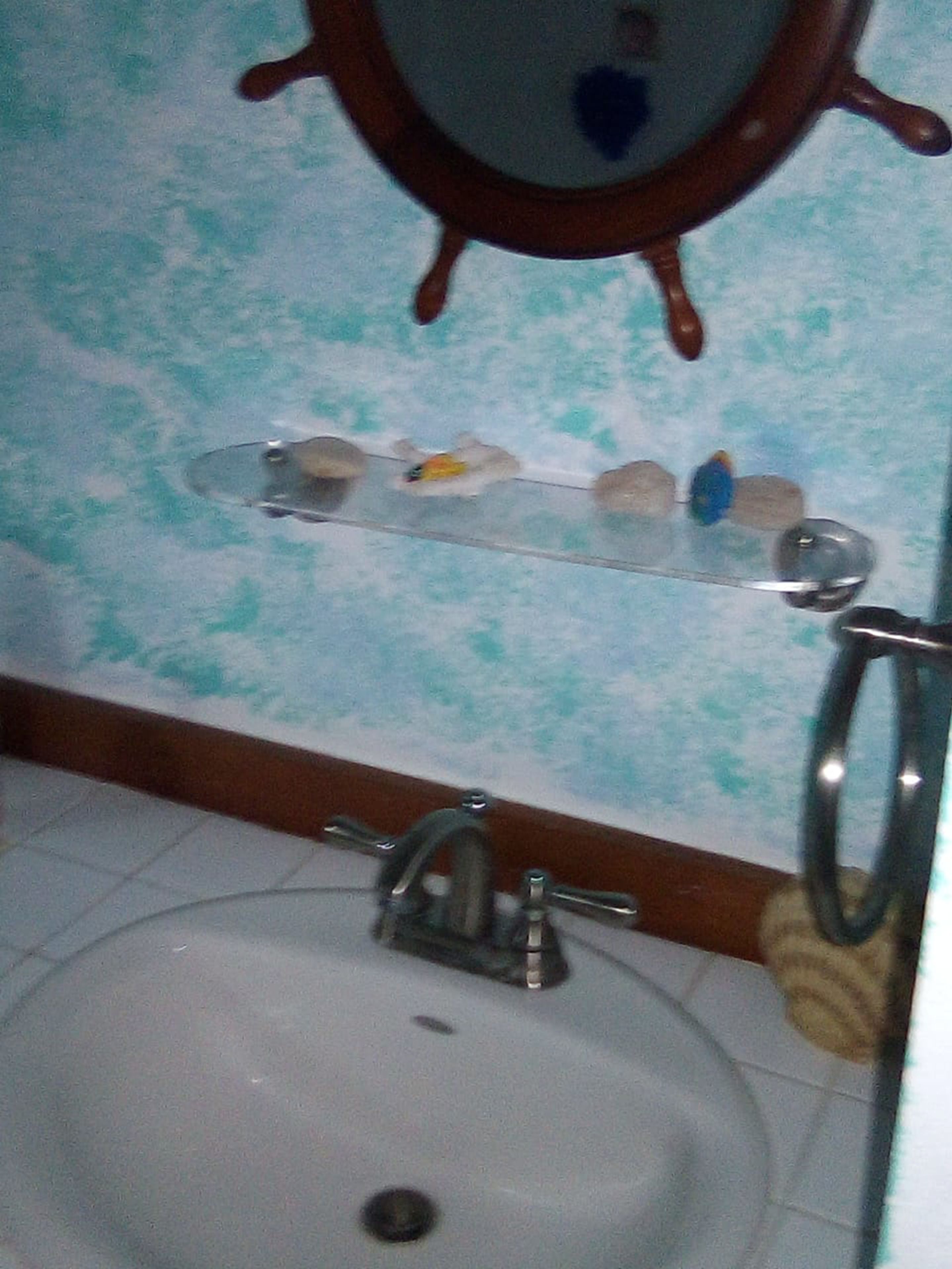 Bañera con ducha, bañera profunda, cabezal de ducha tipo lluvia