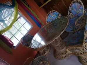 Interior - Tropickeas (St. George's Caye)