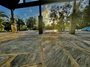 Property grounds - Private Villa + Private Beach + Boat + Infinity Pool + Kayaks (Elberta)