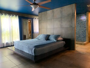 3 bedrooms, iron/ironing board, WiFi, bed sheets - Private Villa + Private Beach + Boat + Infinity Pool + Kayaks (Elberta)
